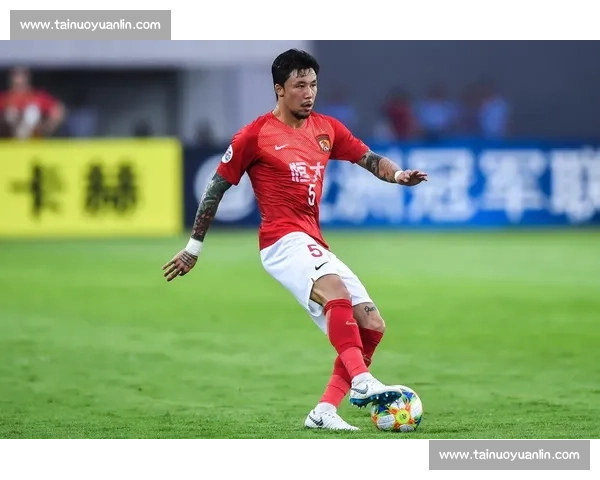 恒大对阵东方香港全景解说攻防博弈与赛场风云解析战术走势球员表现